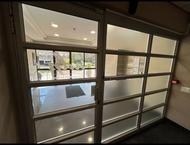1,960M² OFFICE TO LET IN PINELANDS